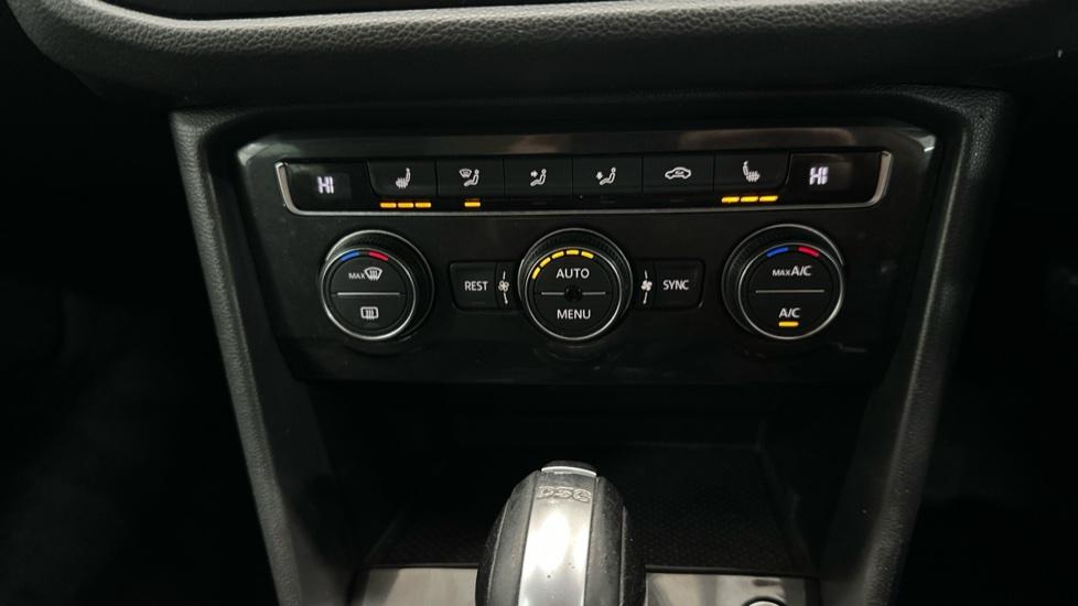 Air Conditioning /Dual Climate Control/Heated Seats 