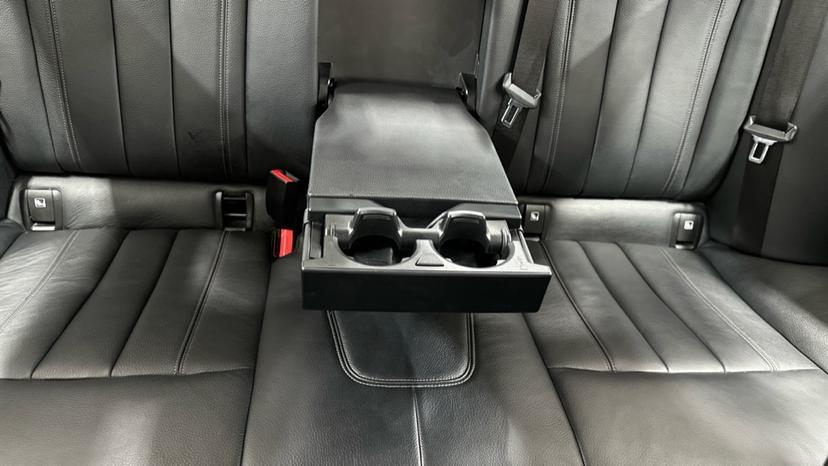 Rear Armrest/ Cup Holder