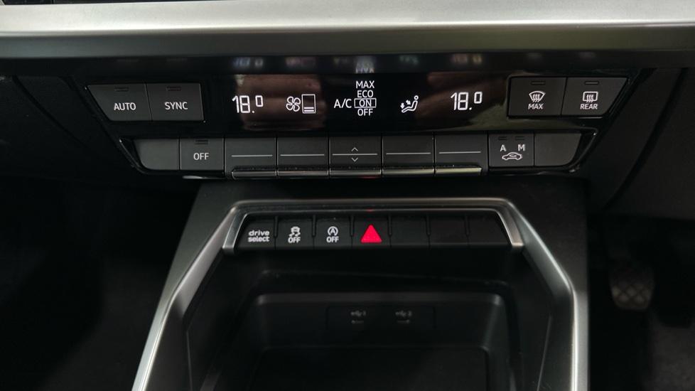 Dual Climate Control / Air Conditioning / Auto Stop Start 