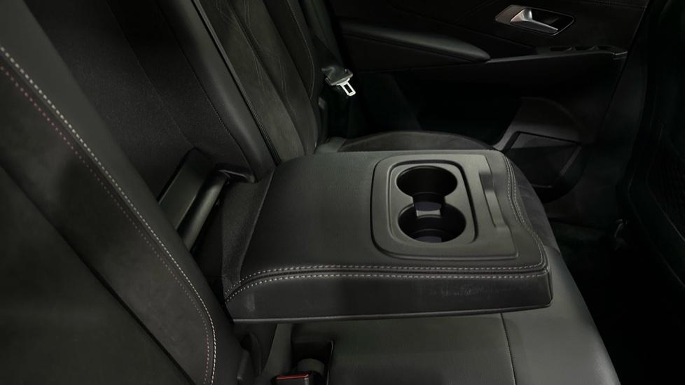 Rear Armrest/ Cup Holder