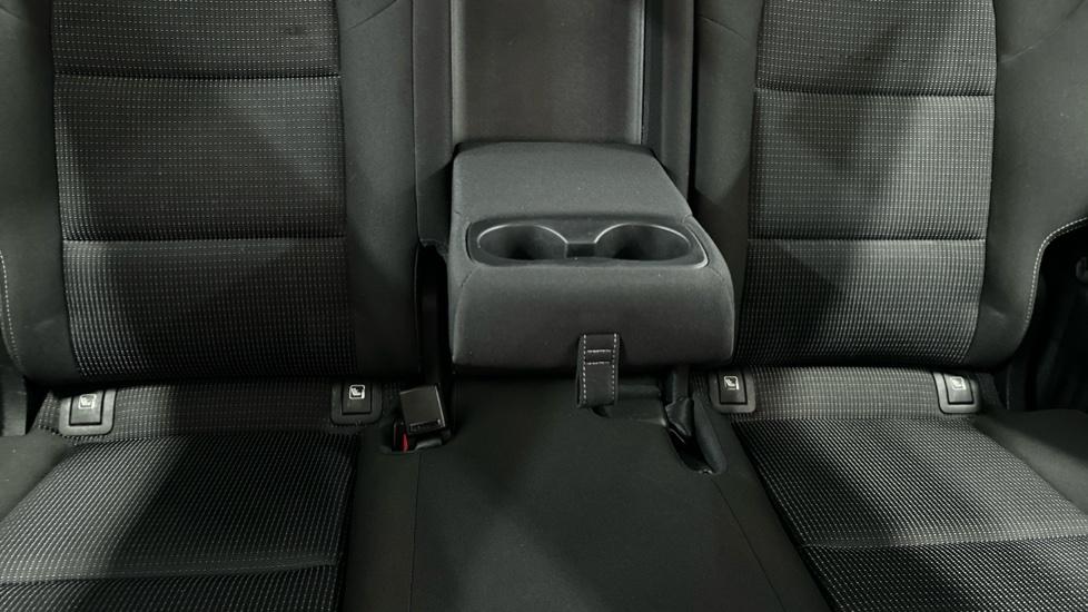 Rear Armrest/ Cup Holder