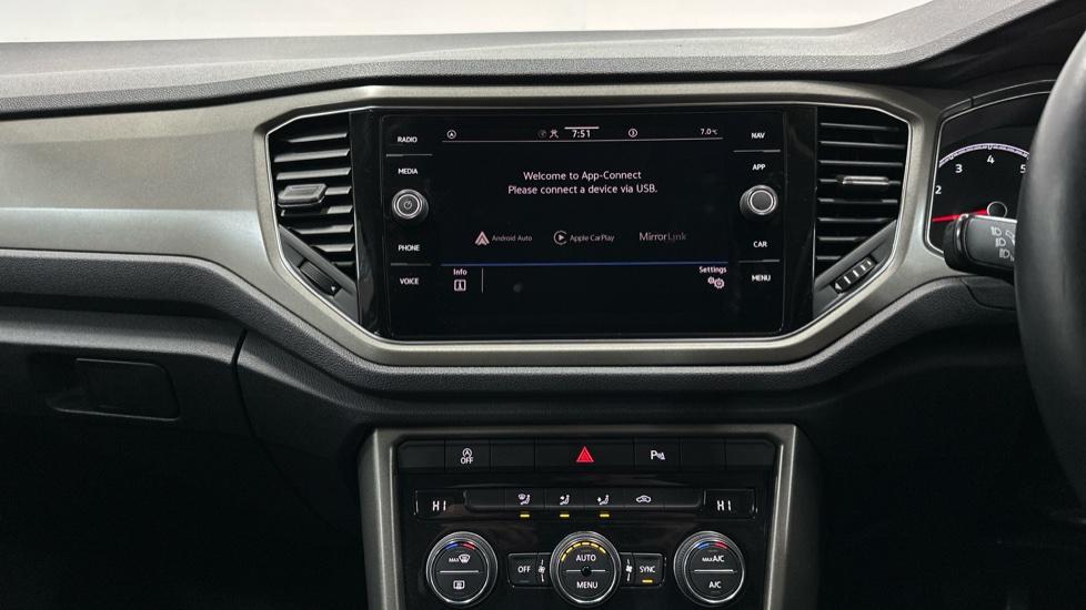 Apple Car Play & Android Auto