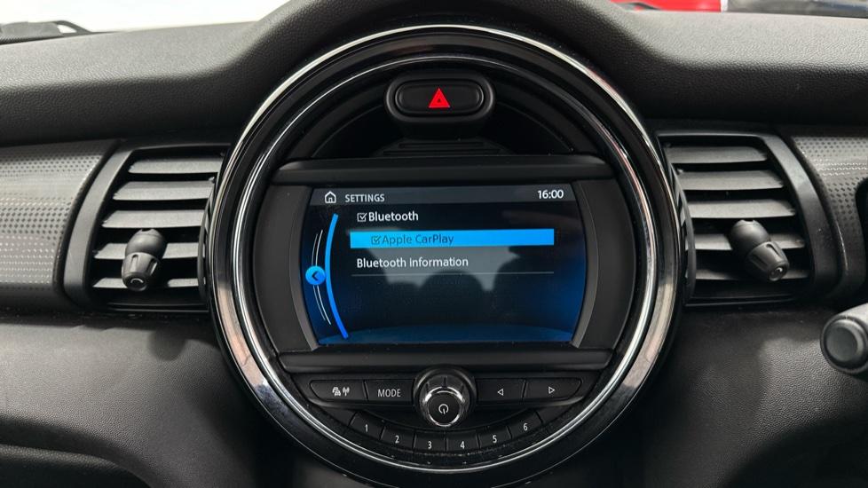 Bluetooth / Apple CarPlay 