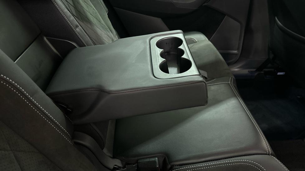 Rear Armrest/ Cup Holder