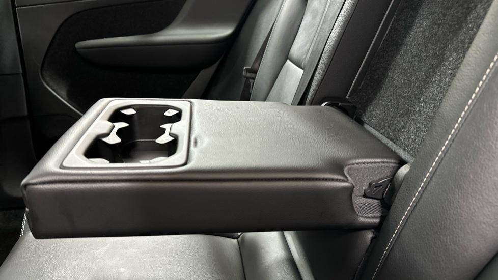 Rear Armrest/ Cup Holder