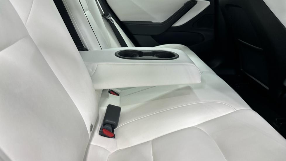 Rear Armrest/ Cup Holder