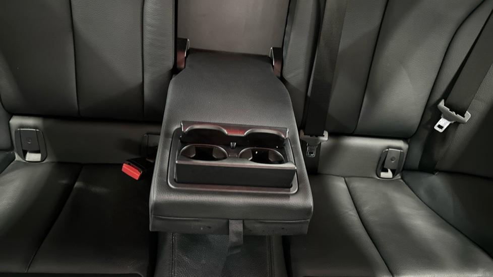 Rear Armrest/ Cup Holder