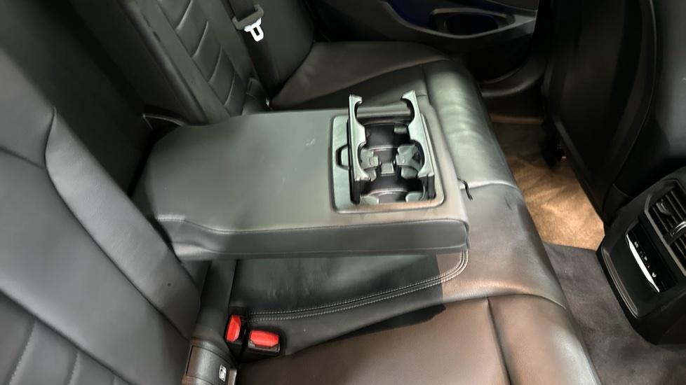 Rear Armrest/ Cup Holder