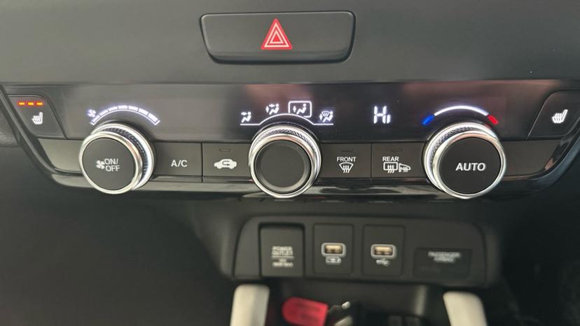 Air Conditioning /Dual Climate Control/Heated Seat 