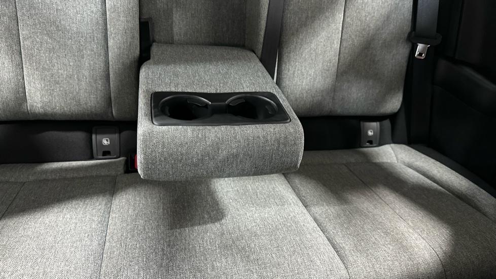 Rear Armrest/ Cup Holder