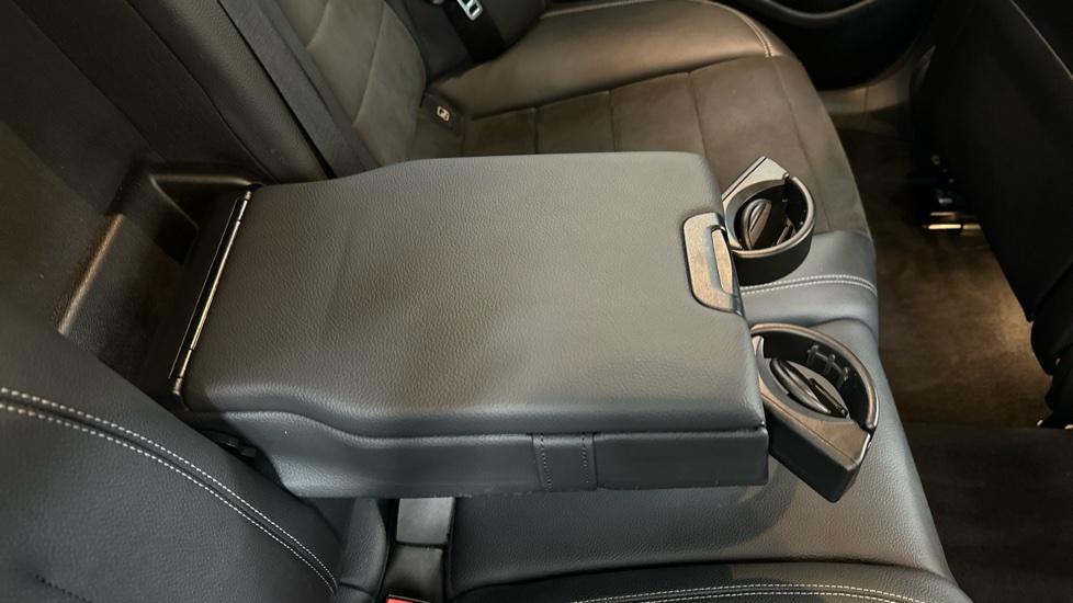 Rear Armrest/ Cup Holder