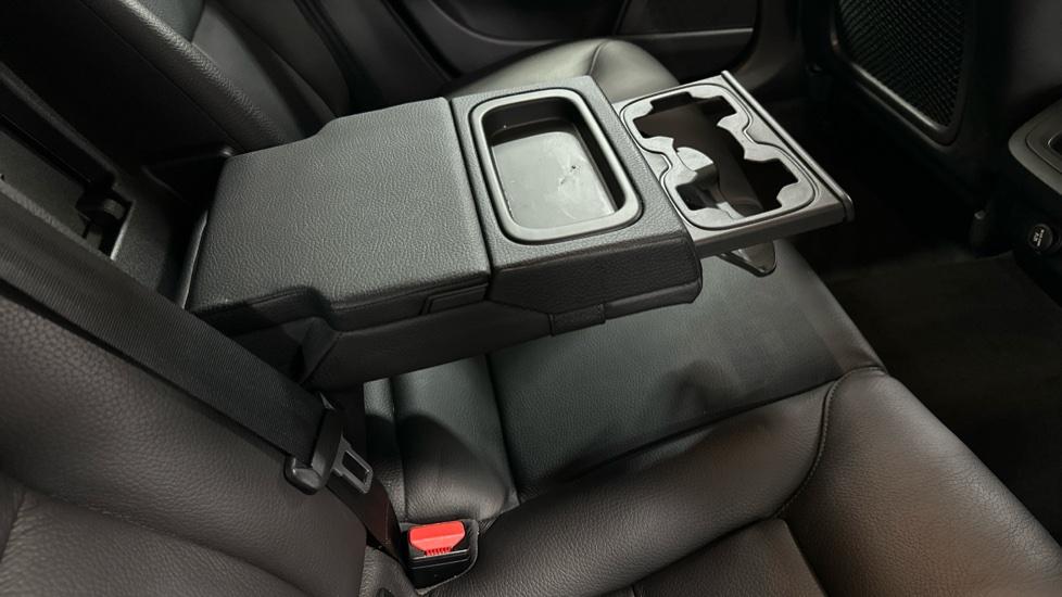 Rear Armrest/ Cup Holder