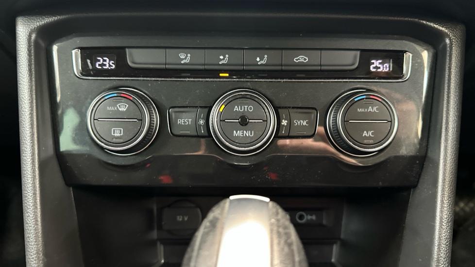 Air Conditioning  /Dual Climate Control 