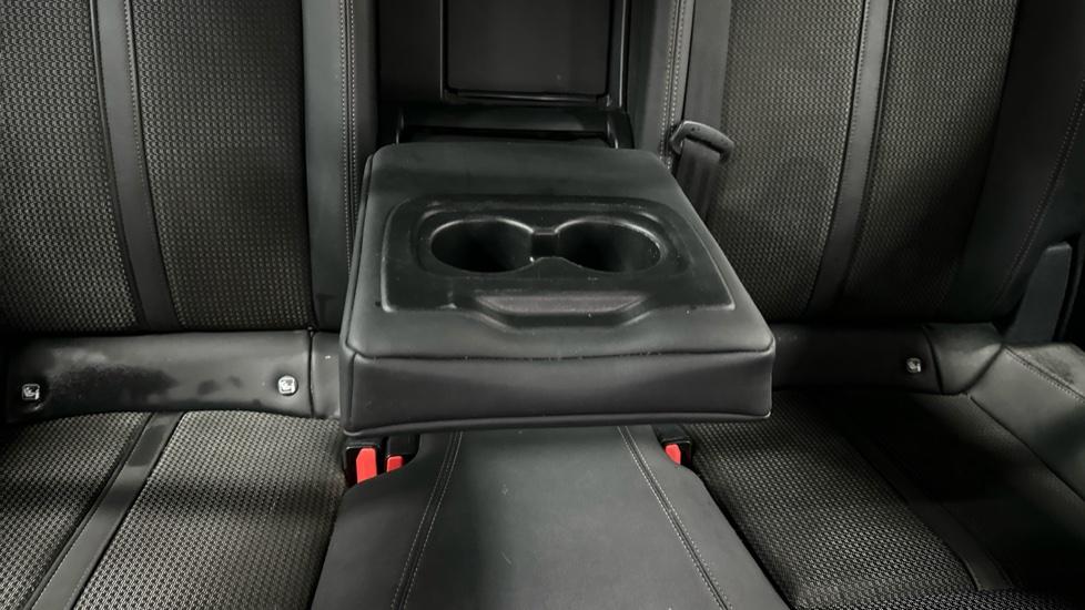 Rear Armrest/ Cup Holder