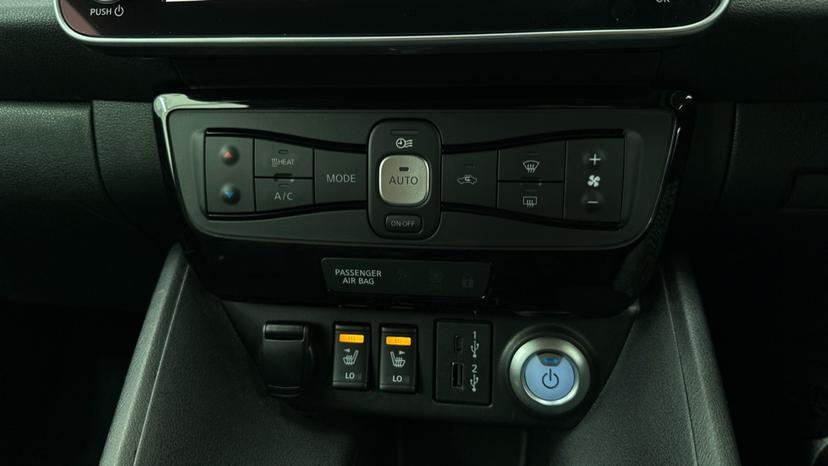 Air Conditioning /Dual Climate Control/Heated Seats 