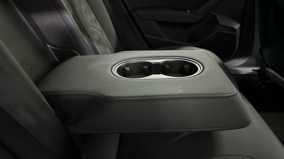 Rear Armrest/ Cup Holder