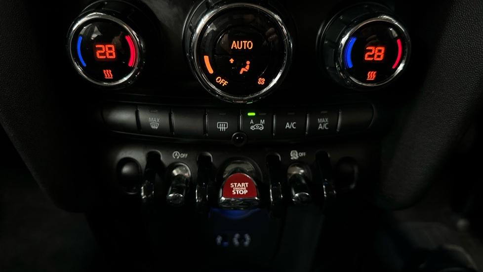 Air Conditioning / Dual Climate Control/ Auto Stop Start 