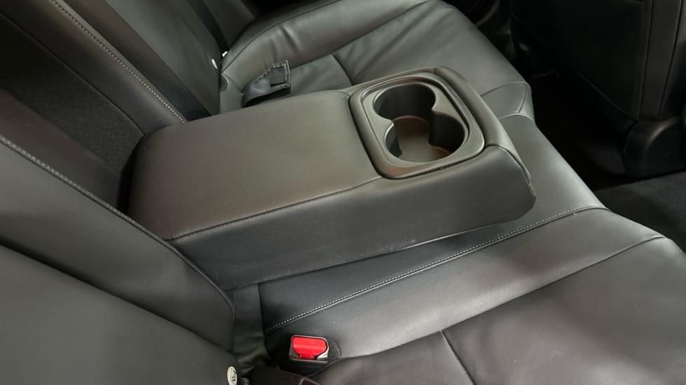 Rear Armrest/ Cup Holder