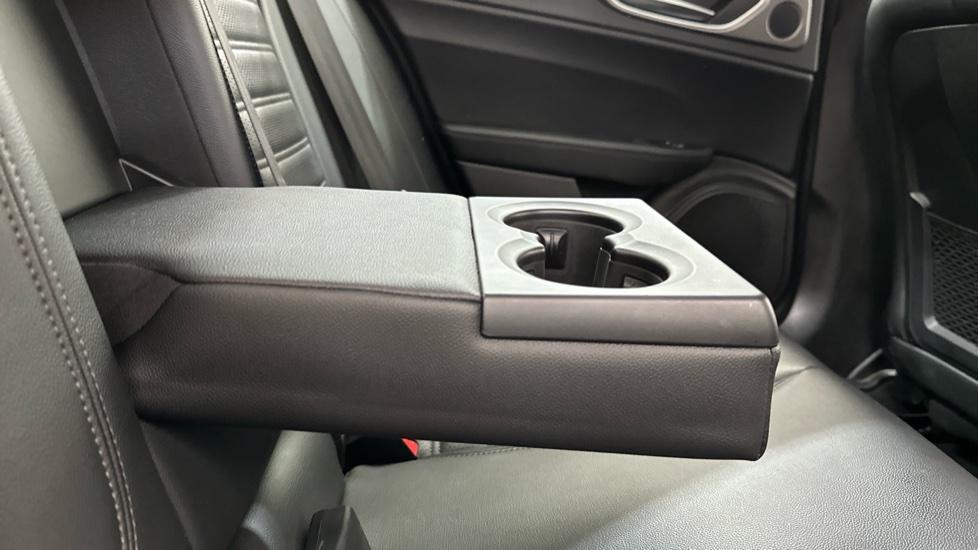 Rear Armrest/ Cup Holder