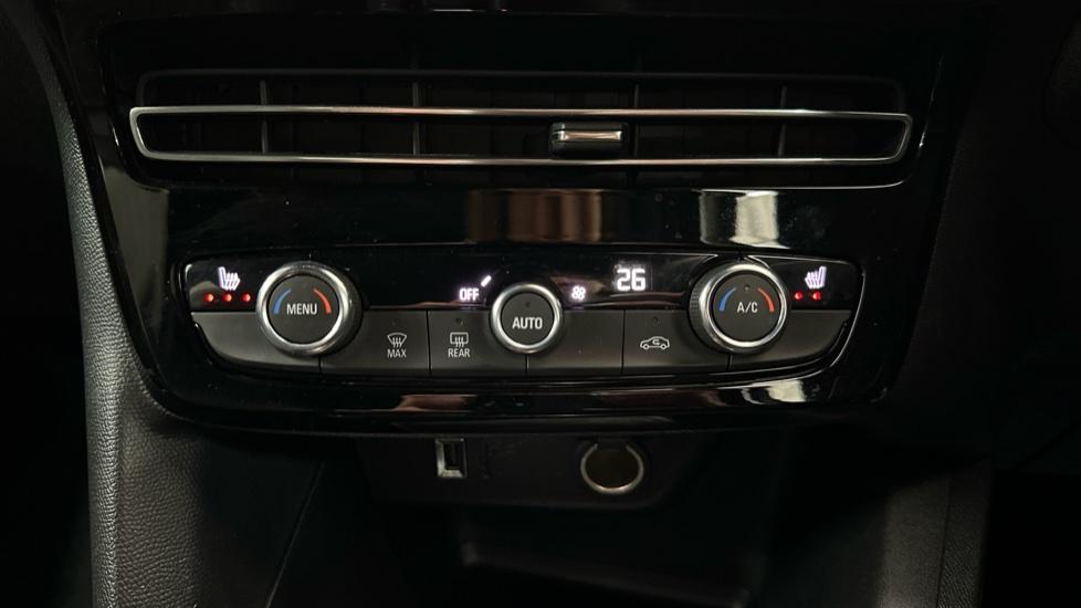 Air Conditioning /Dual Climate Control/Heated Seats 