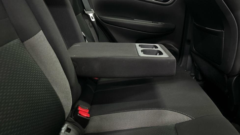 Rear Armrest/ Cup Holder