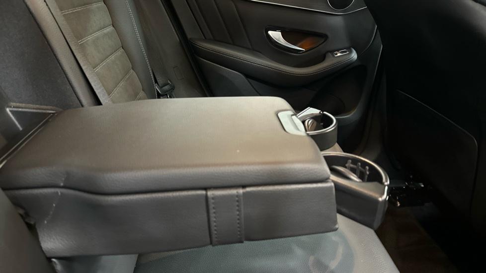 Rear Armrest / Cup Holder 