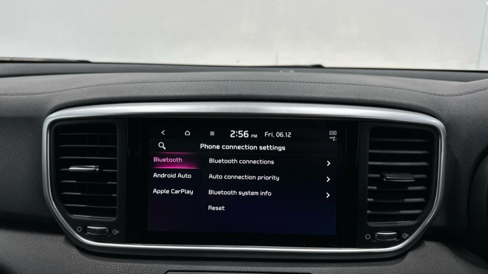 Apple Car Play & Android Auto