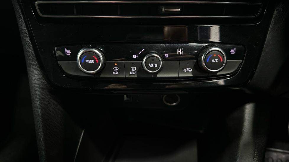 Air Conditioning  / Heated Seats