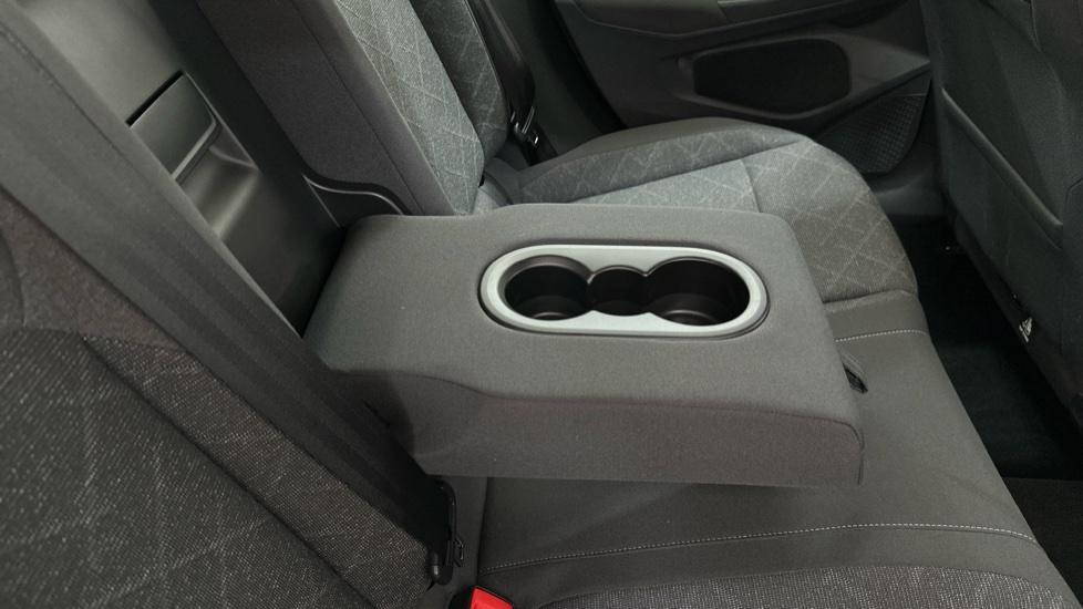 Rear Armrest/ Cup Holder