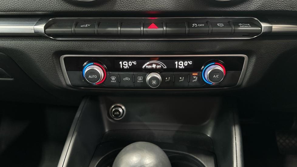 Dual Climate Control / Air Conditioning 