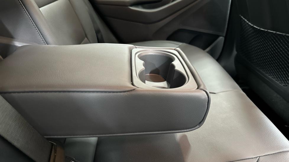 Rear Armrest/ Cup Holder