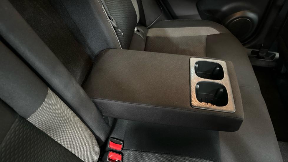 Rear Armrest/ Cup Holder