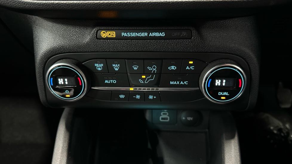 Dual Climate Control / Air Conditioning 