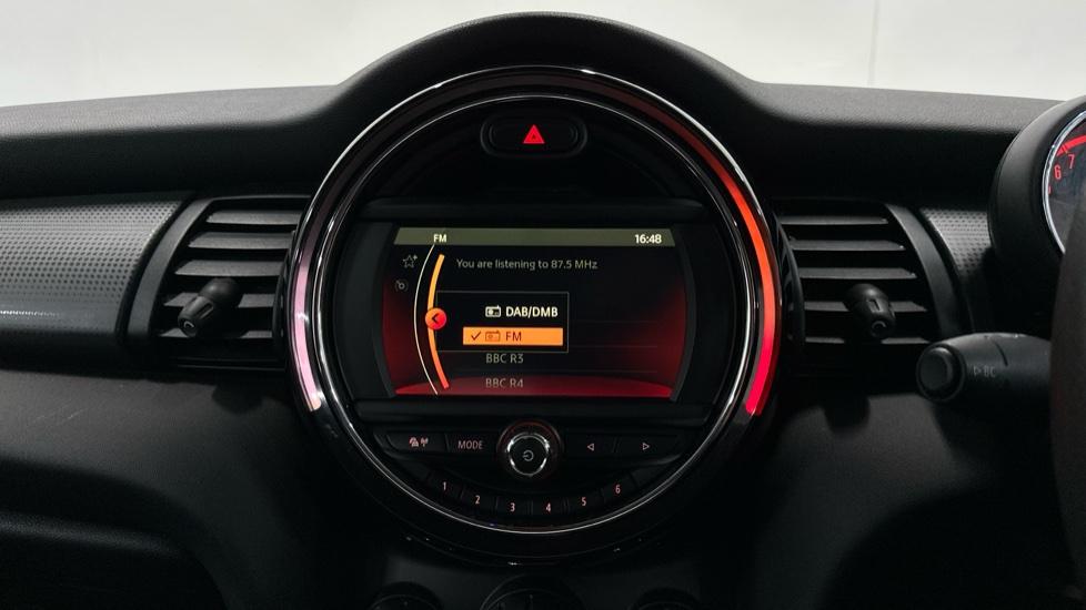 DAB Radio / Ambient Lighting 