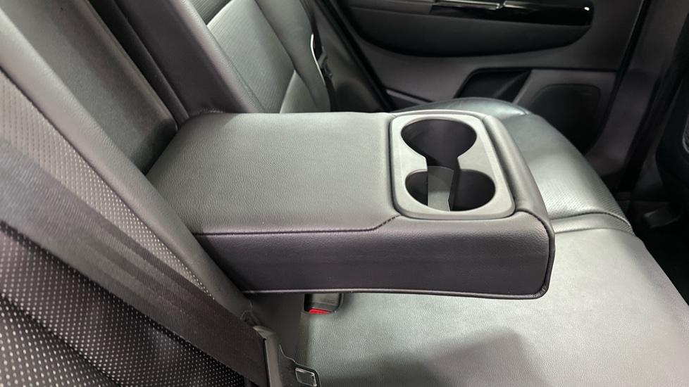 Rear Armrest/ Cup Holder