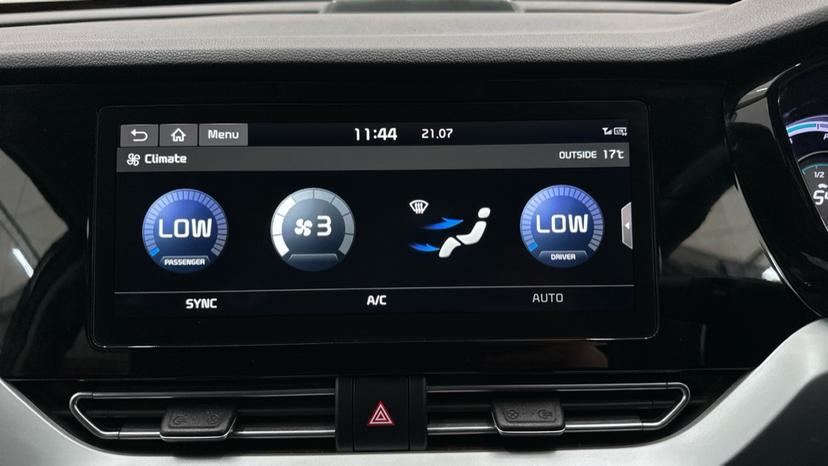 Dual Climate Control / Air Conditioning 