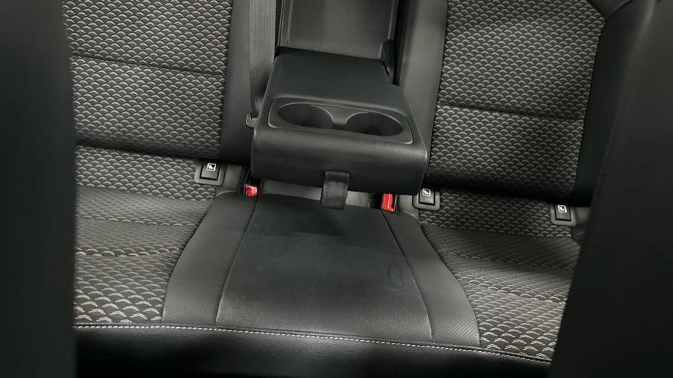 Rear Armrest/ Cup Holder