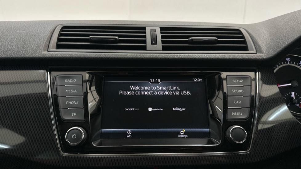 Apple Car Play & Android Auto