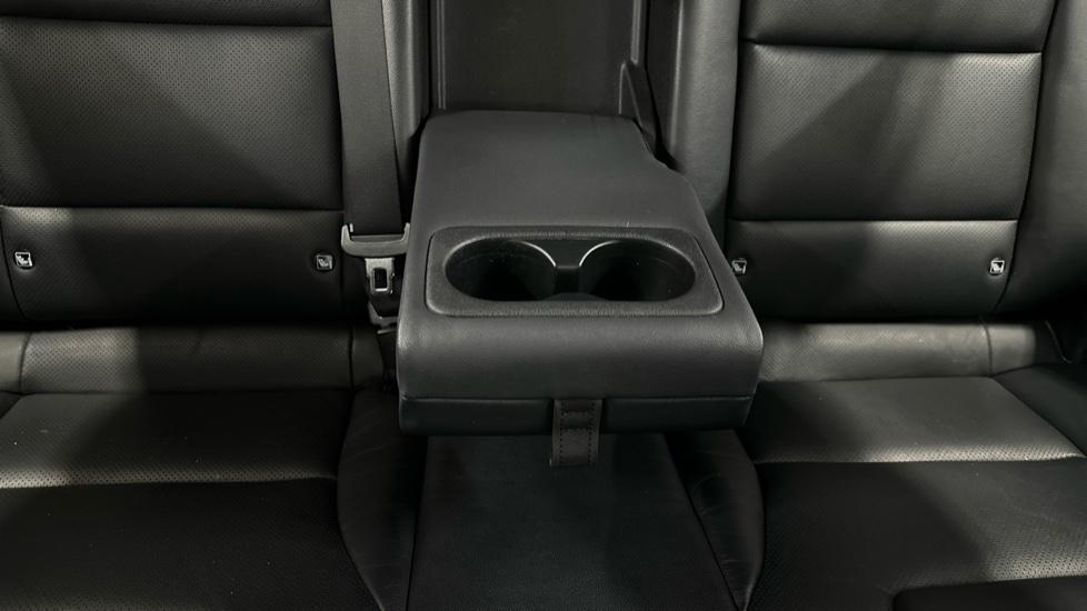 Rear Armrest/ Cup Holder