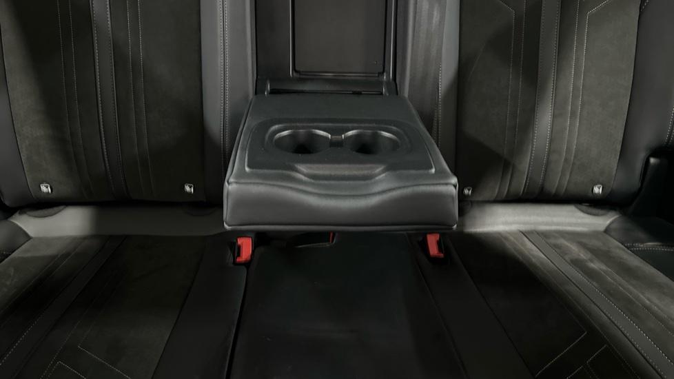 Rear Armrest/ Cup Holder