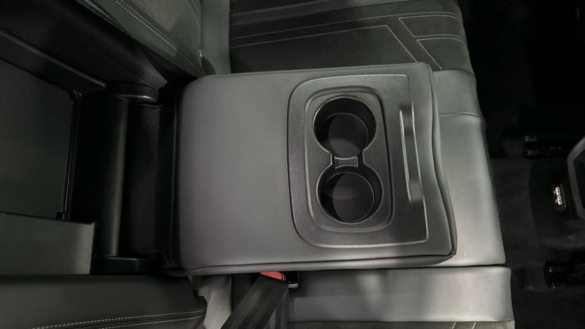 Rear Armrest/ Cup Holder