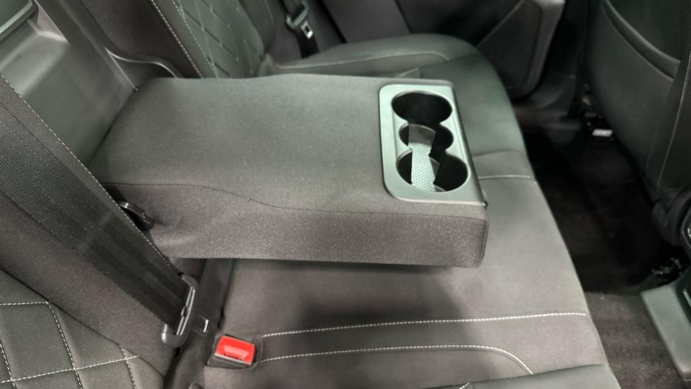 Rear Armrest/ Cup Holder