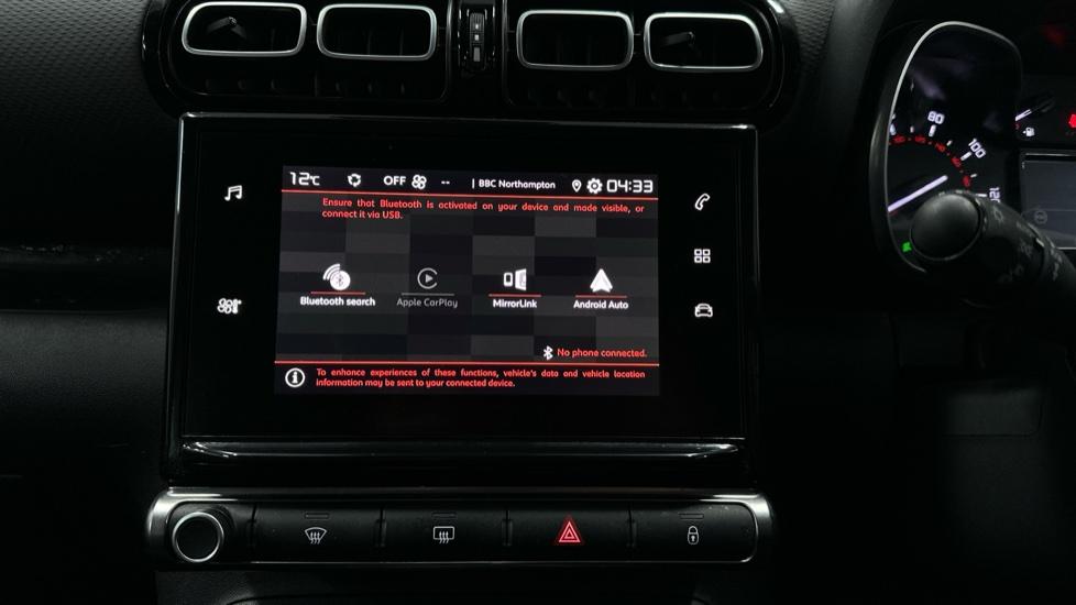 Bluetooth / Apple CarPlay / Android Auto 