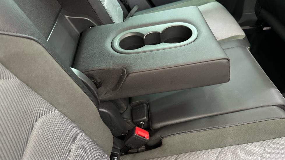 Rear Armrest/ Cup Holder