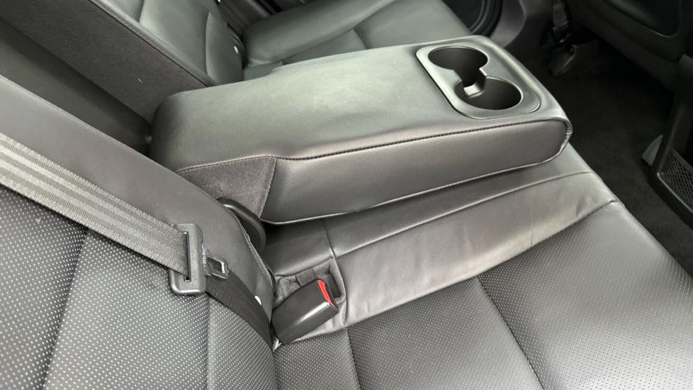 Rear Armrest/ Cup Holder