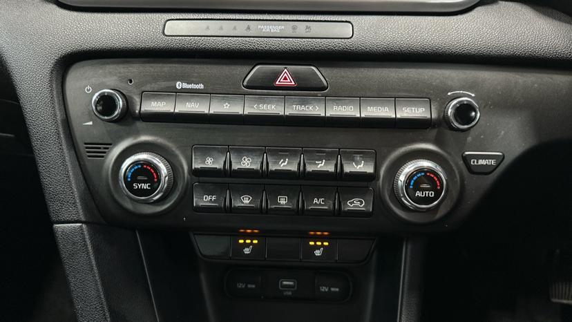 Air Conditioning /Dual Climate Control/Heated Seats 