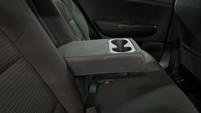 Rear Armrest/ Cup Holder