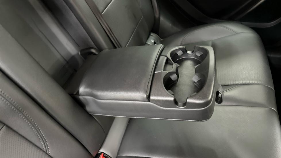 Rear Armrest/ Cup Holder