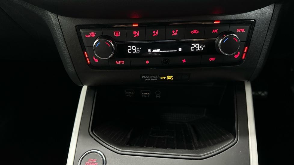 Air Conditioning /Dual Climate Control/Heated Seats/Wireless Charging 