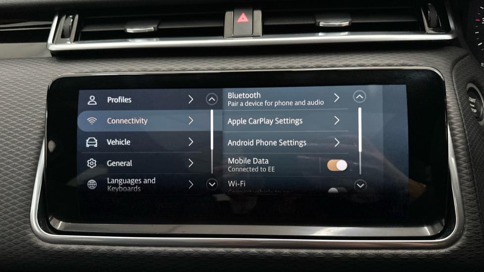 Bluetooth / Apple CarPlay / Android Auto 